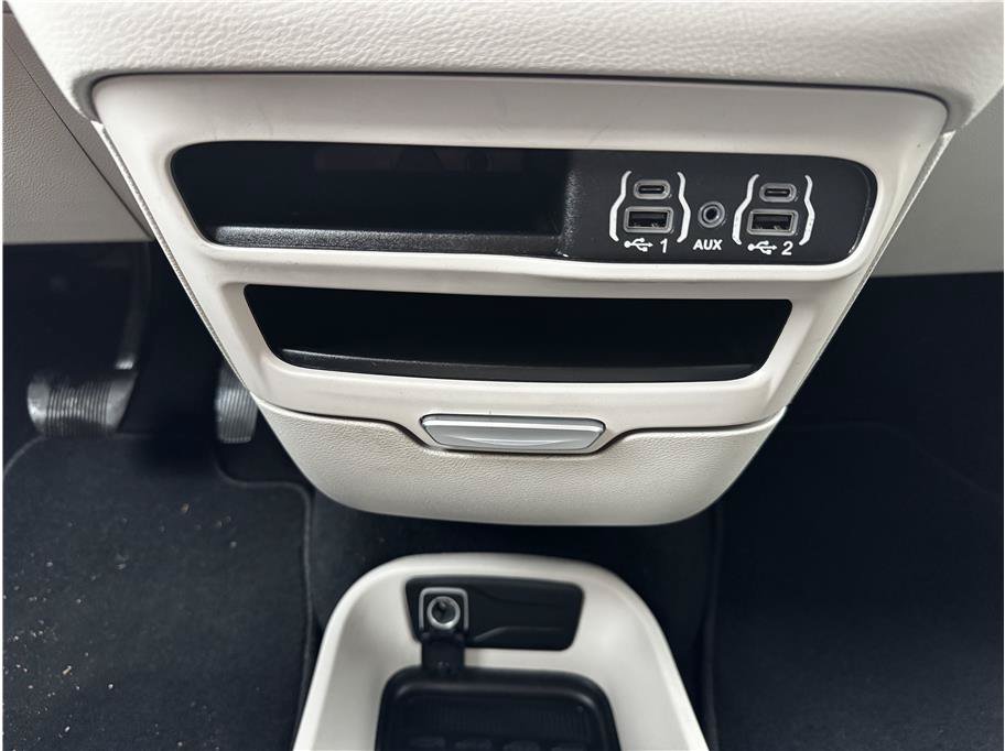 Used 2024 Chrysler Pacifica Touring-L FWD image 26