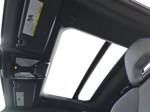 Used 2023 BMW M2 w/ Lighting Package image 28