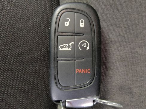 Used 2014 Jeep Cherokee Latitude w/ Comfort/Convenience Group image 32