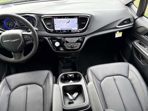 New 2026 Chrysler Pacifica Select w/ S Appearance Package FWD image 27