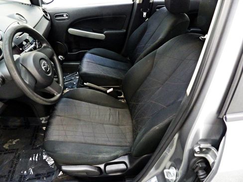 Used 2013 MAZDA MAZDA2 Sport FWD image 8