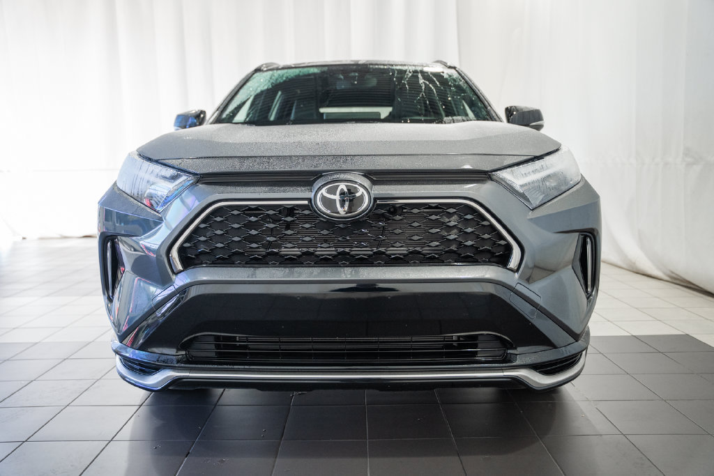 Used 2025 Toyota RAV4 XSE w/ Weather Package AWD/4WD image 2