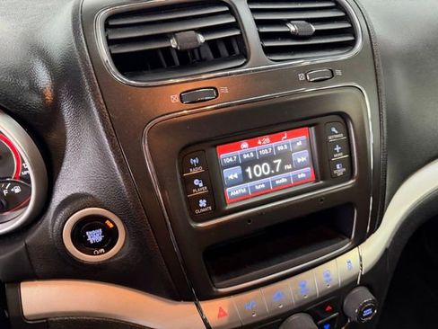 Used 2019 Dodge Journey SE FWD image 24