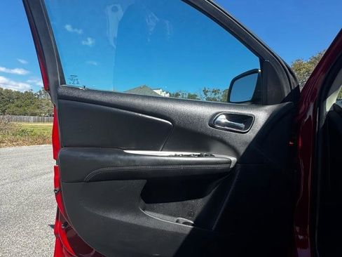 Used 2020 Dodge Journey SE w/ SE Popular Equipment Group image 9