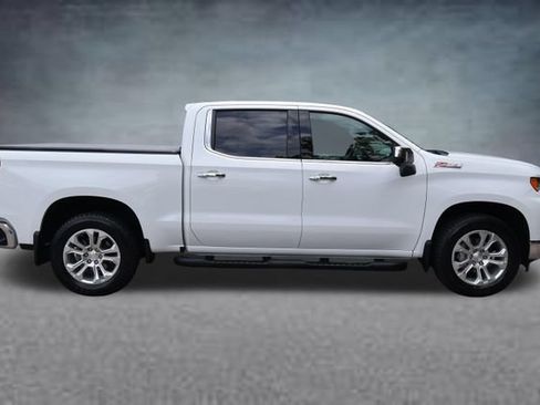 Used 2023 Chevrolet Silverado 1500 LTZ AWD/4WD image 2