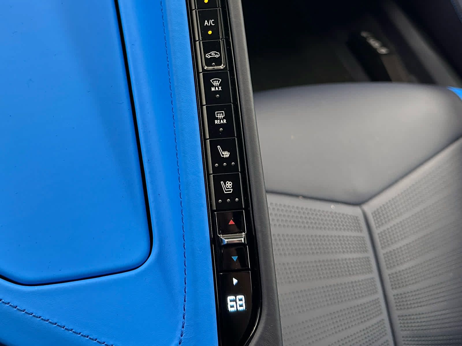 Used 2022 Chevrolet Corvette Stingray Premium Cpe w/ Z51 Performance Package RWD image 23