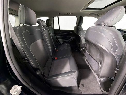 Used 2023 Jeep Grand Cherokee Laredo image 26