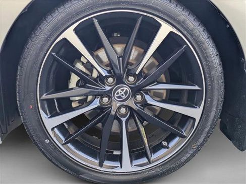 Used 2018 Toyota Camry XSE image 24