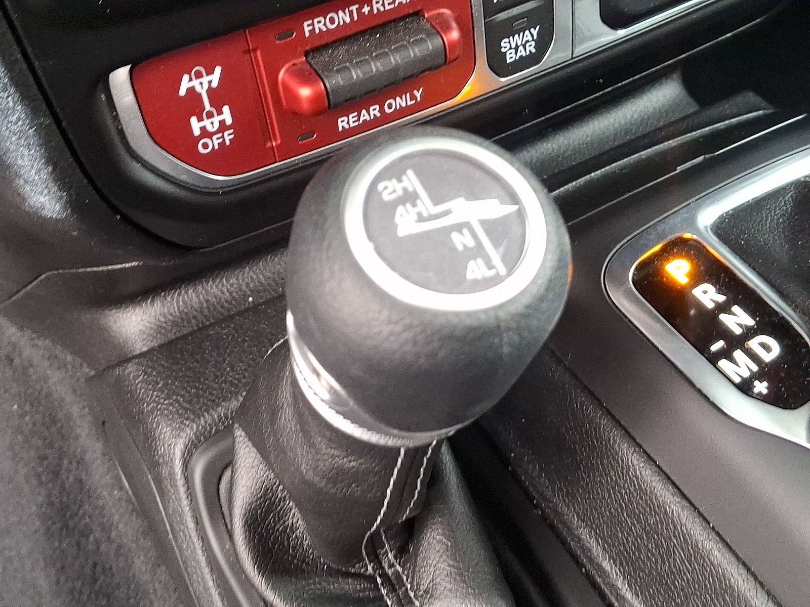 Used 2025 Jeep Wrangler Unlimited Rubicon w/ Convenience Group AWD/4WD image 26