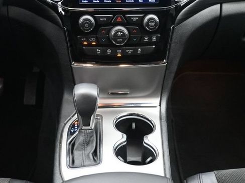 Used 2019 Jeep Grand Cherokee Altitude AWD/4WD image 22