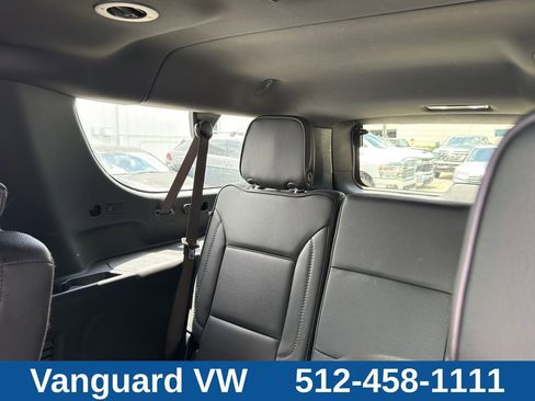 Used 2025 GMC Yukon XL Denali AWD/4WD image 31