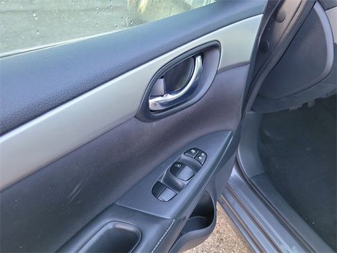 Used 2017 Nissan Sentra S w/ S Style Package image 10