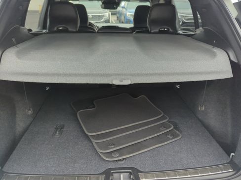 Used 2021 Volvo XC40 T5 R-Design w/ Climate Package image 32