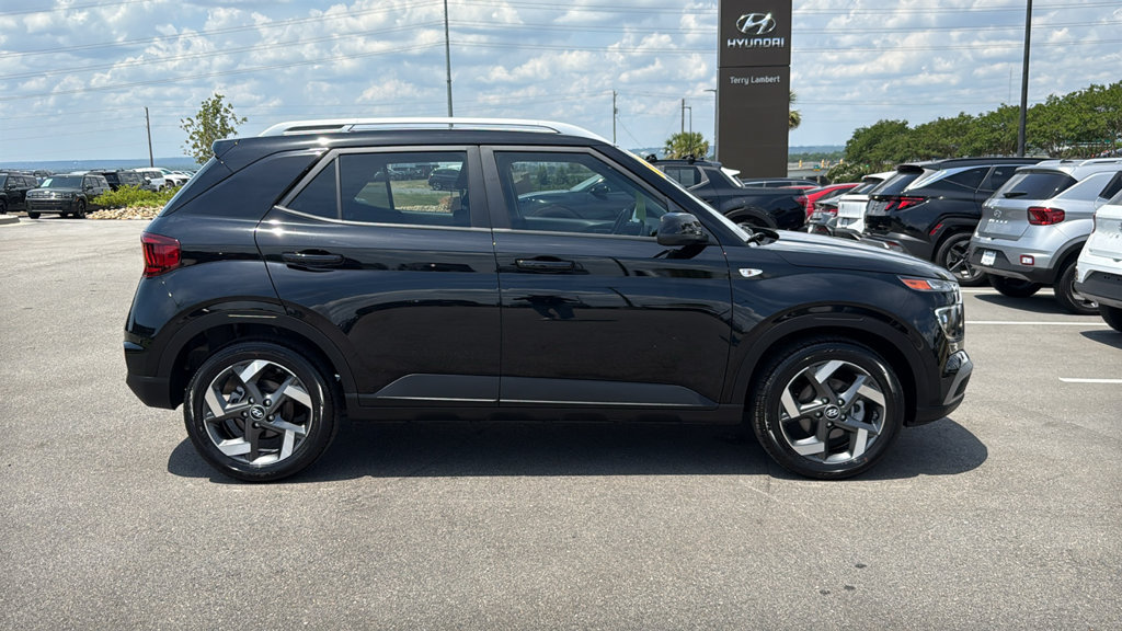 Used 2026 Hyundai Venue SEL FWD image 8