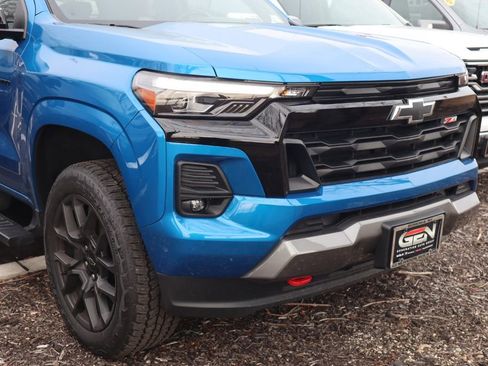 Certified 2024 Chevrolet Colorado Z71 w/ LPO, Dark Essentials Package image 3