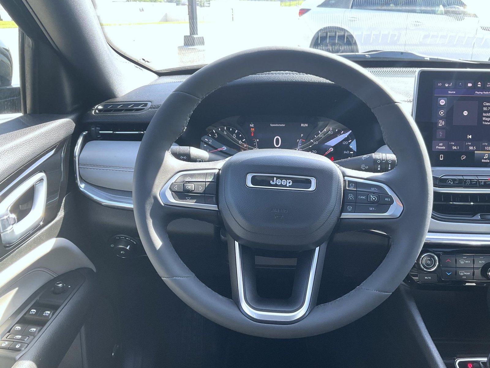 Used 2023 Jeep Compass Limited w/ Sun and Sound Group AWD/4WD image 13
