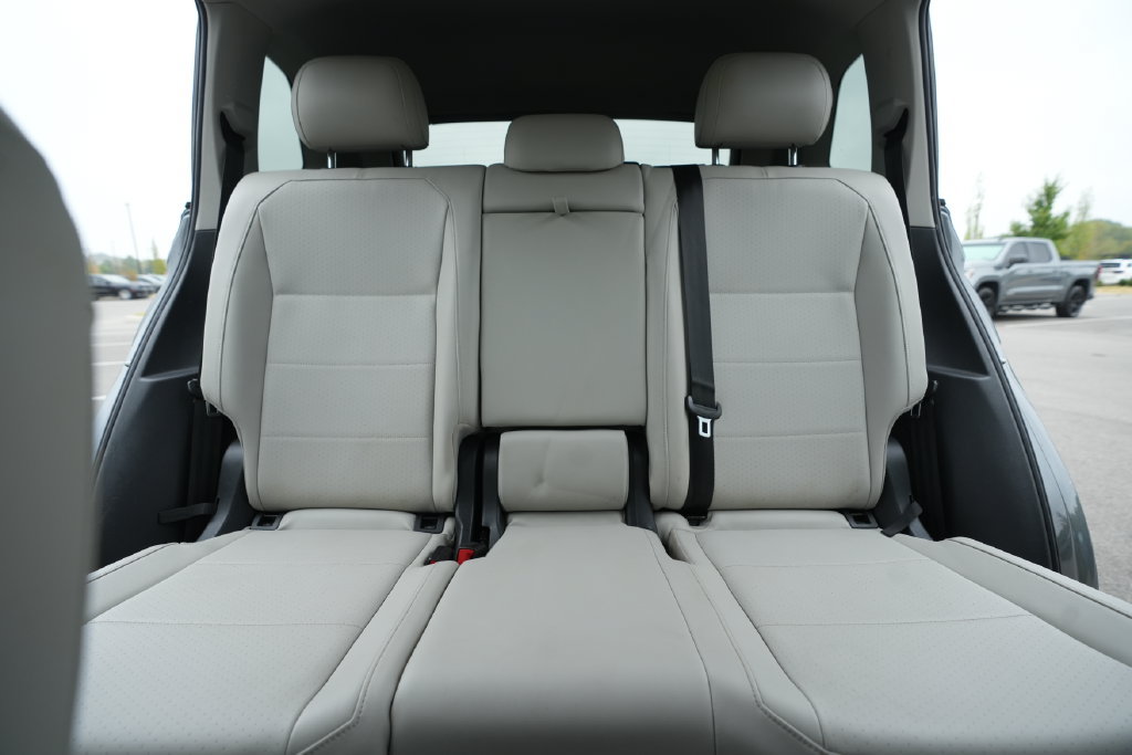 Used 2018 Volkswagen Tiguan SE w/ Panoramic Sunroof Package AWD/4WD image 39