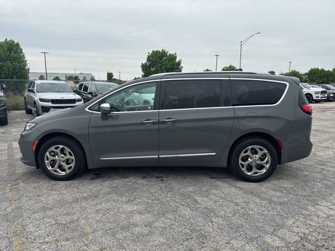 Used 2021 Chrysler Pacifica Limited w/ Premium & Safety Sphere Group AWD/4WD image 9