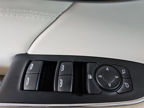 Used 2023 Buick Envision Preferred image 26