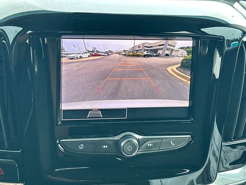 Used 2021 Chevrolet Traverse LS FWD image 13