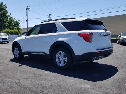 Used 2021 Ford Explorer XLT w/ Equipment Group 202A AWD/4WD image 8