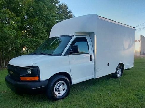 Used 2015 Chevrolet Express 3500 RWD image 3