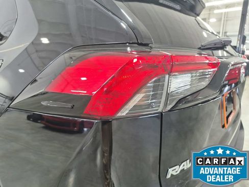Used 2022 Toyota RAV4 XLE AWD/4WD image 15