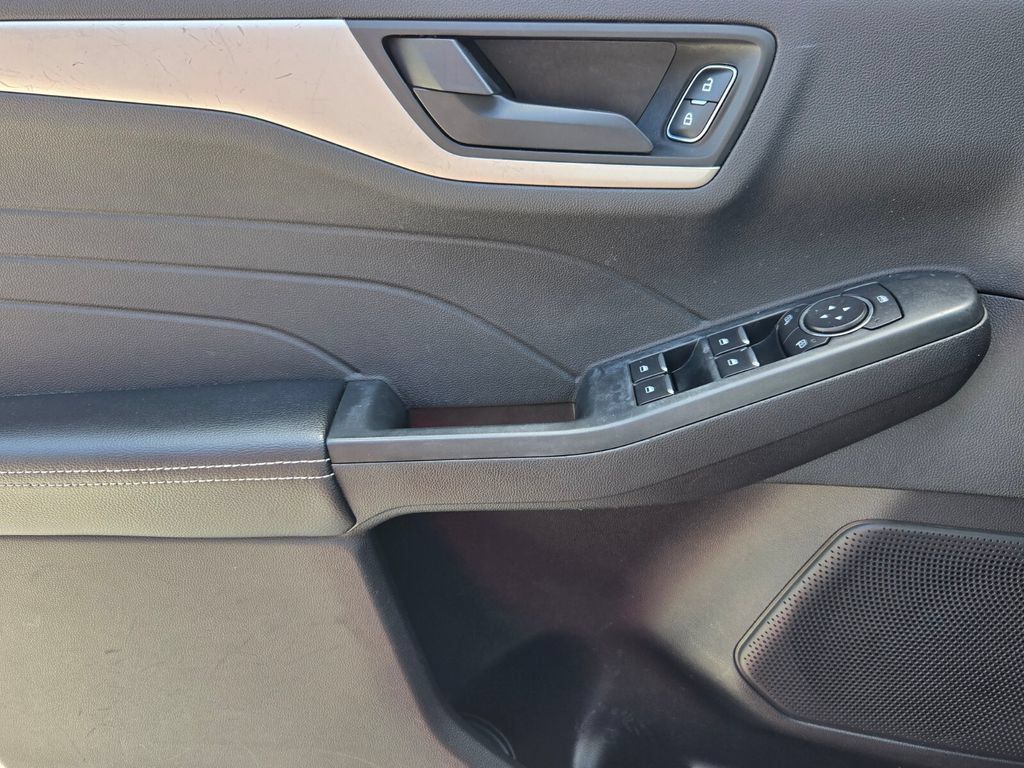 Used 2022 Ford Escape SE w/ Convenience Package FWD image 27