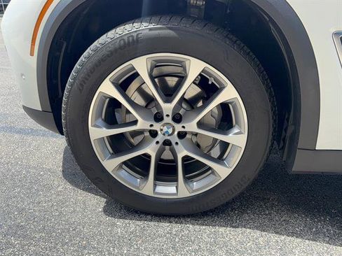 Used 2022 BMW X5 xDrive40i w/ Parking Assistance Package AWD/4WD image 30