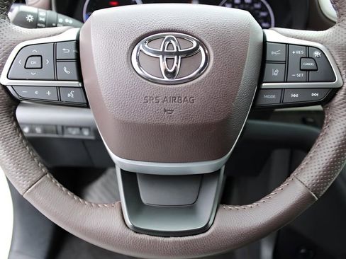 Certified 2024 Toyota Sienna Platinum image 13