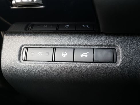 Certified 2025 Nissan Pathfinder SV w/ Black Appearance Package AWD/4WD image 26