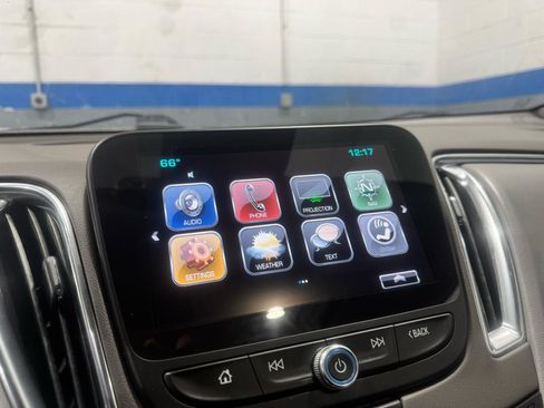 Used 2018 Chevrolet Malibu Premier w/ Premier Sun and Wheel Package FWD image 31