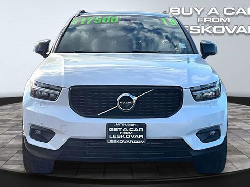 Used 2019 Volvo XC40 T5 R-Design image 3