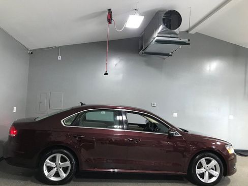 Used 2013 Volkswagen Passat 2.5 SE FWD image 2