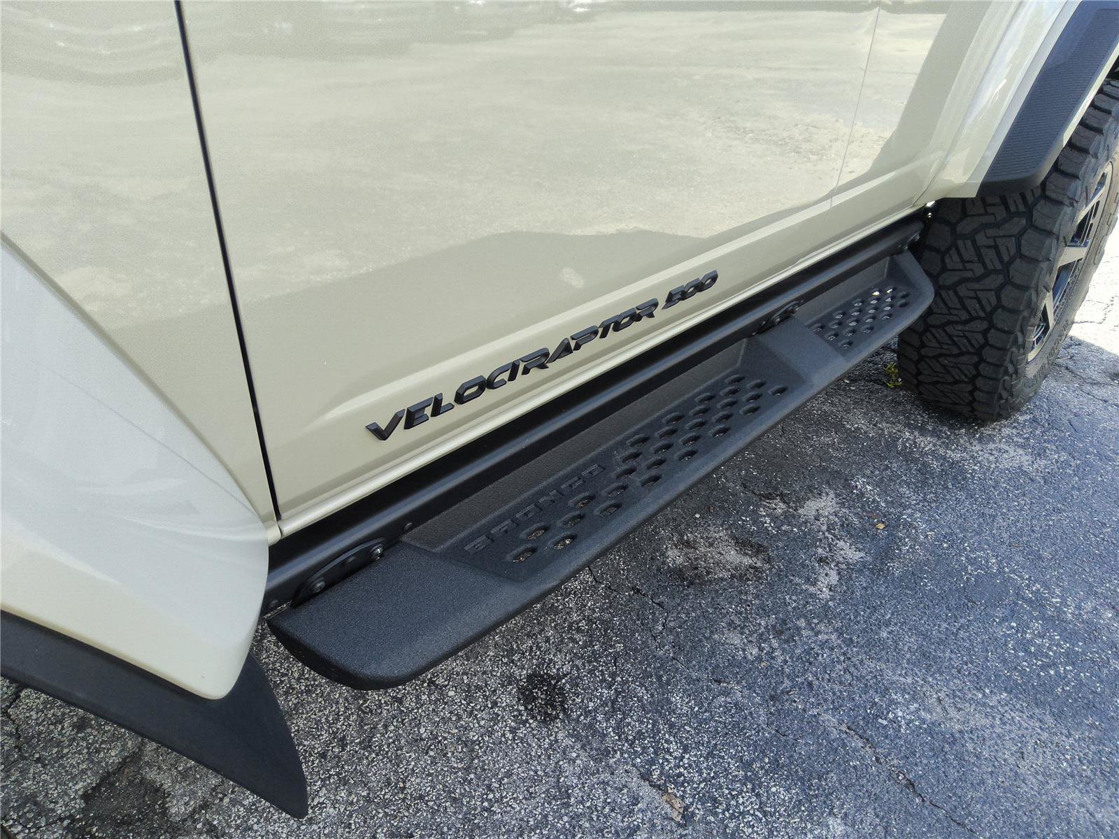 New 2026 Ford Bronco Raptor w/ Interior Carbon Fiber Pack AWD/4WD image 10