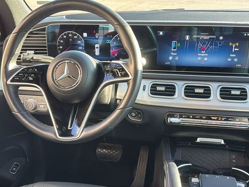 Used 2025 Mercedes-Benz GLS 450 4MATIC image 7