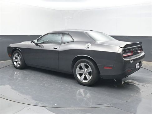 Used 2022 Dodge Challenger SXT image 3