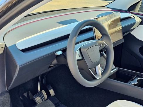 Used 2026 Tesla Model Y Long Range image 15