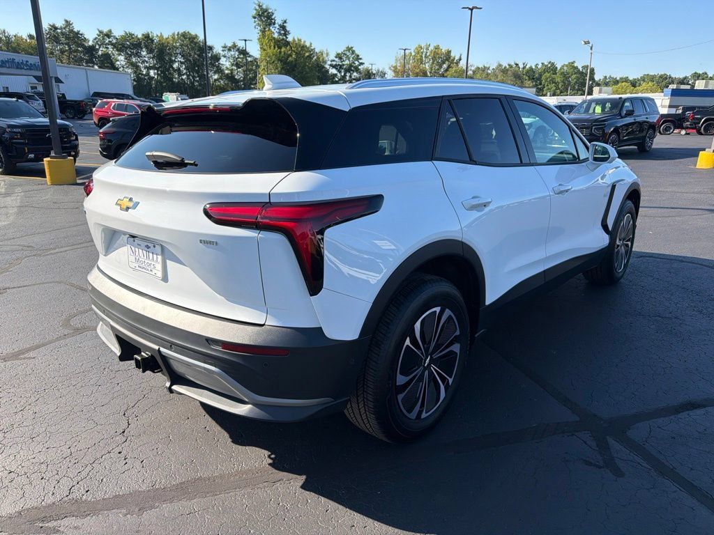 Used 2025 Chevrolet Blazer EV LT w/ Super Cruise Package AWD/4WD image 4