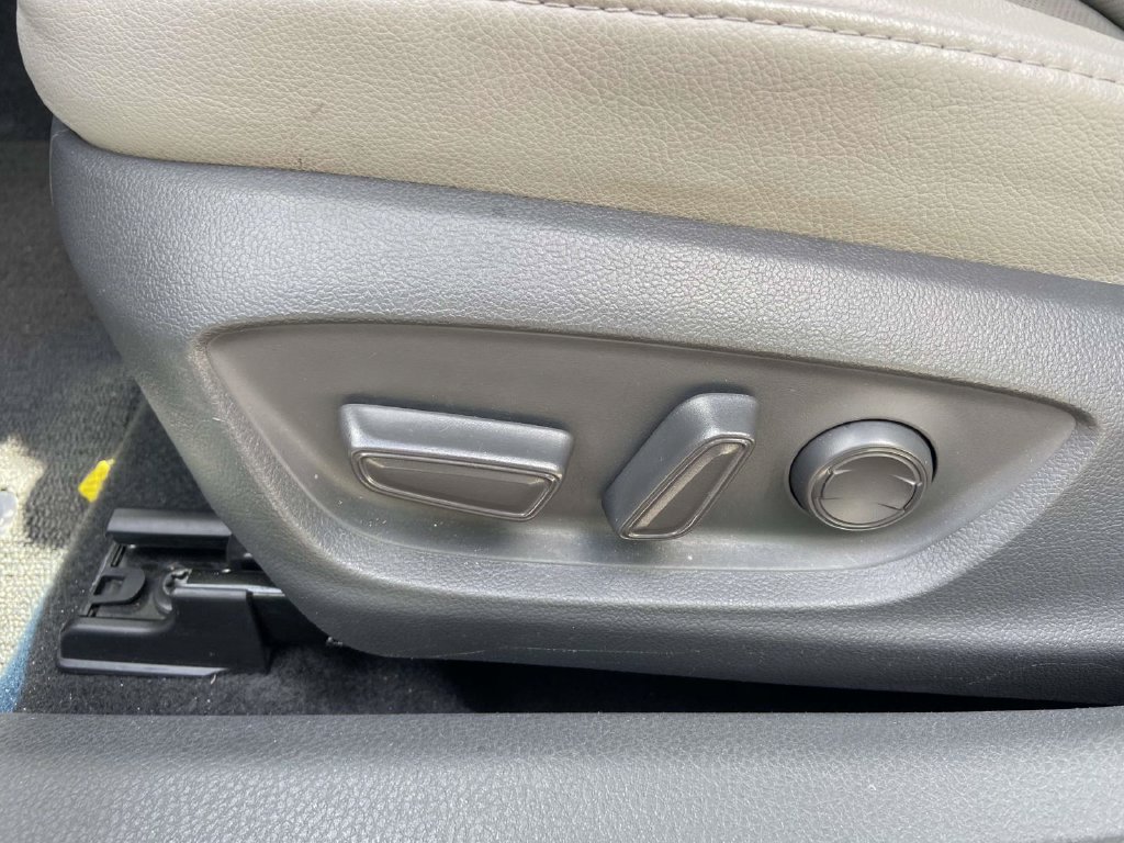 Used 2019 Toyota Camry XSE FWD image 13