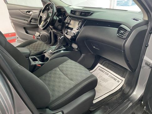 Used 2019 Nissan Rogue Sport SV w/ Technology Package image 8