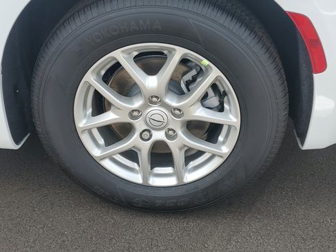 New 2026 Chrysler Pacifica Select image 5