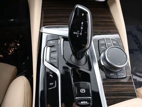 Used 2021 BMW 530i w/ Premium Package image 12