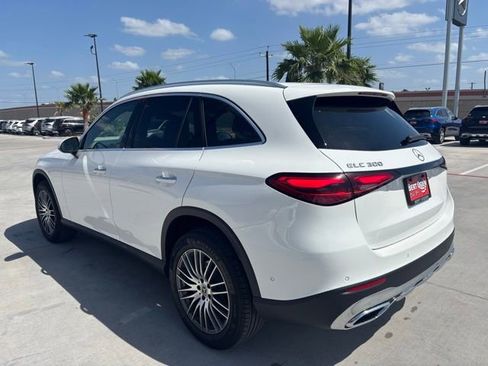 Used 2026 Mercedes-Benz GLC 300 image 4