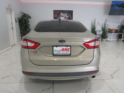 Used 2015 Ford Fusion SE FWD image 4