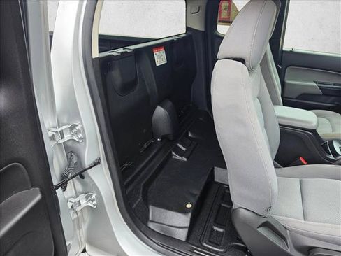 Used 2019 Chevrolet Colorado W/T RWD image 12