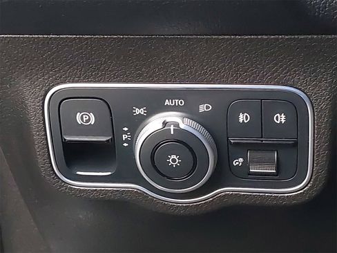 Used 2020 Mercedes-Benz GLB 250 GLB 250 image 32