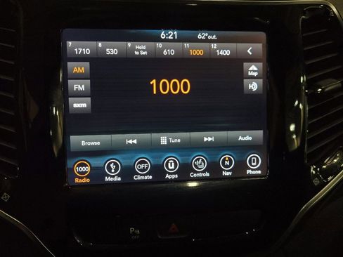 Used 2019 Jeep Cherokee Limited AWD/4WD image 25