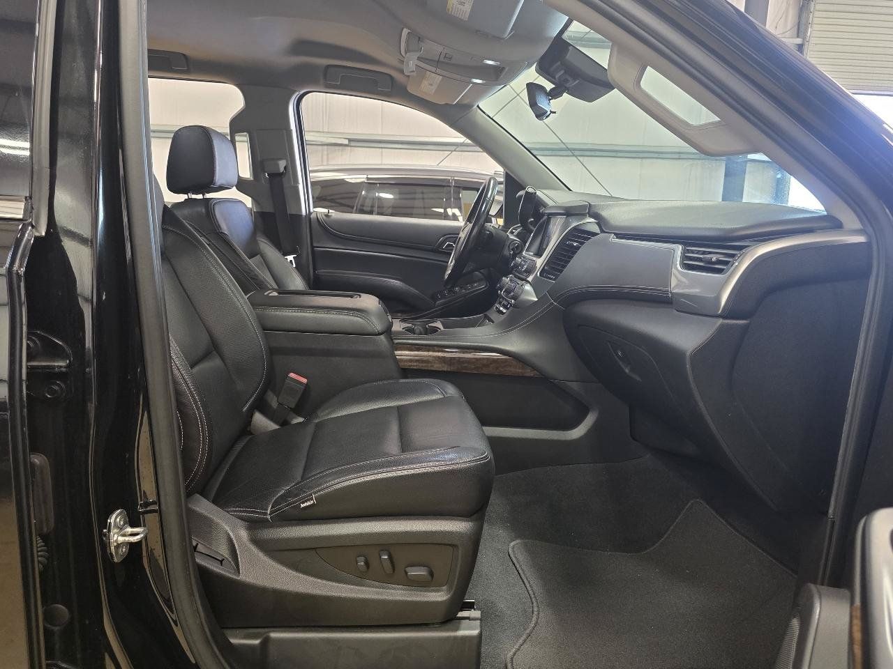 Used 2020 Chevrolet Suburban LS w/ Enhanced Driver Alert Package RWD image 21