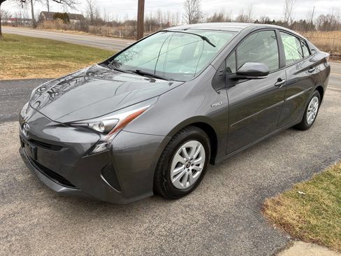 Used 2016 Toyota Prius Two image 3